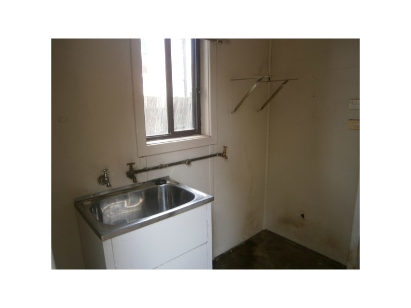 6 Hugh Avenue, Peakhurst NSW 2210