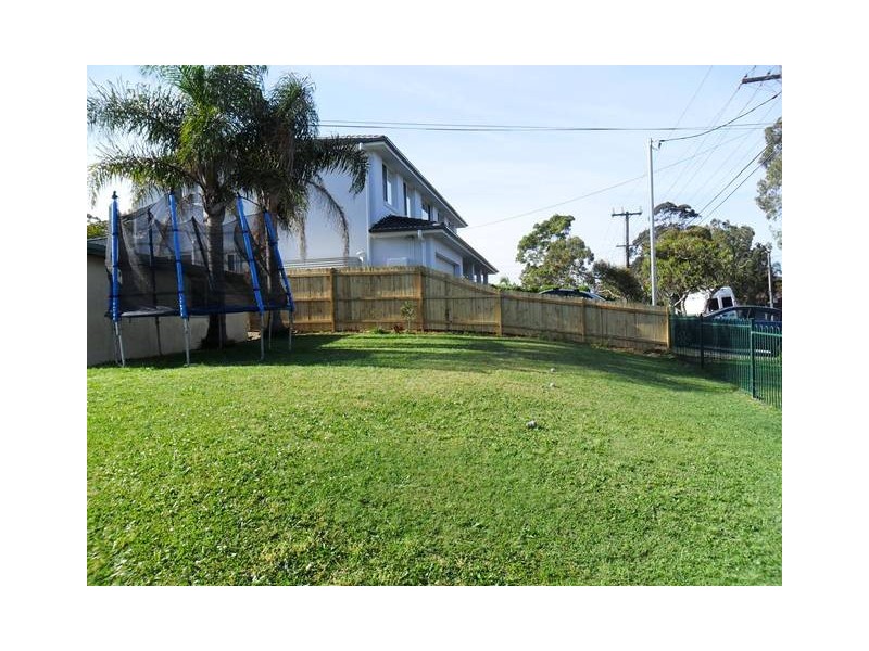 8 Paxton Road, Frenchs Forest NSW 2086