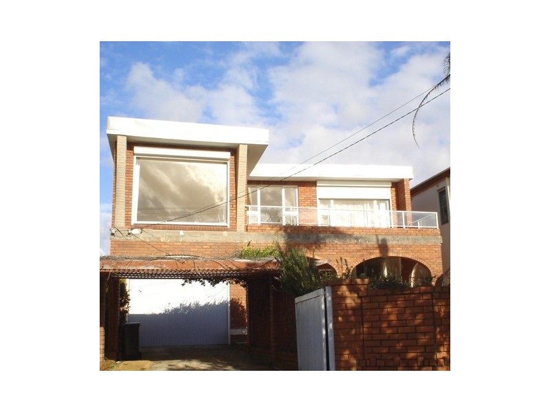 8 Ian Avenue, North Curl Curl NSW 2099