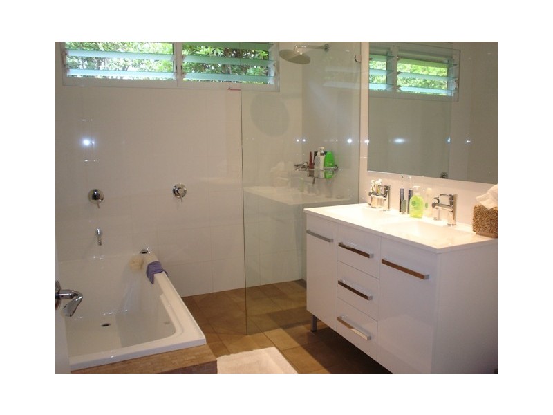 2 Armstrong Street, Seaforth NSW 2092