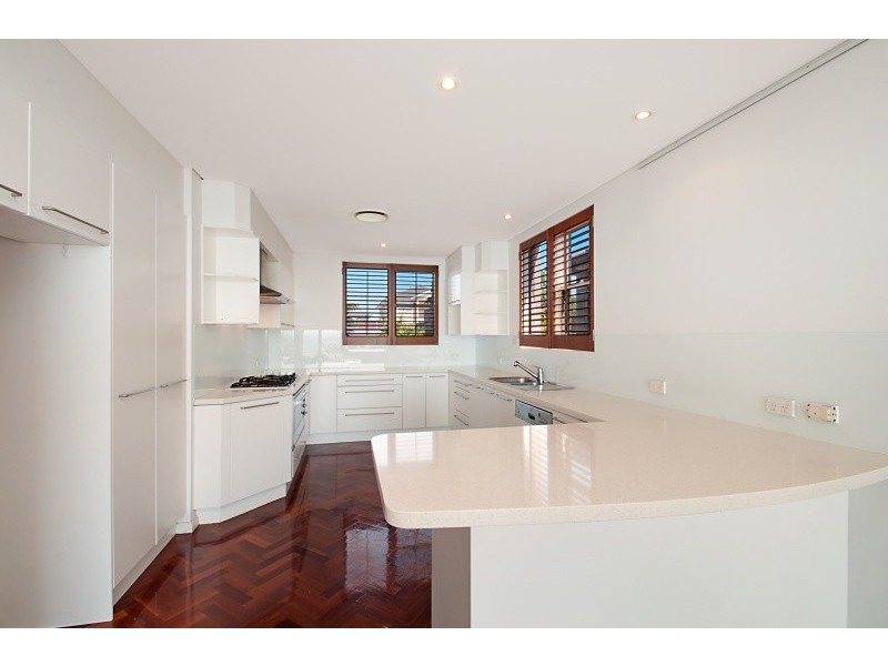 12 Seaview Avenue, Freshwater NSW 2096