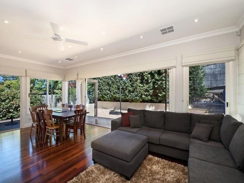 17 Peacock Street, Seaforth NSW 2092