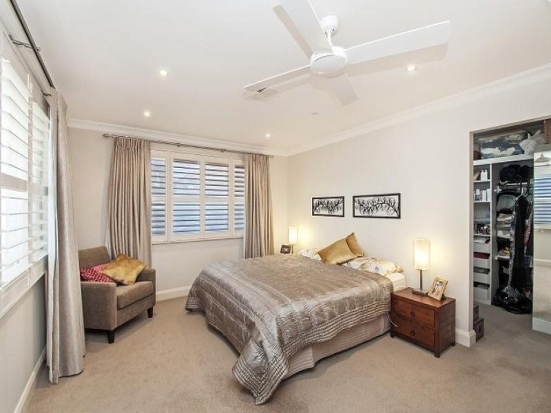 17 Peacock Street, Seaforth NSW 2092