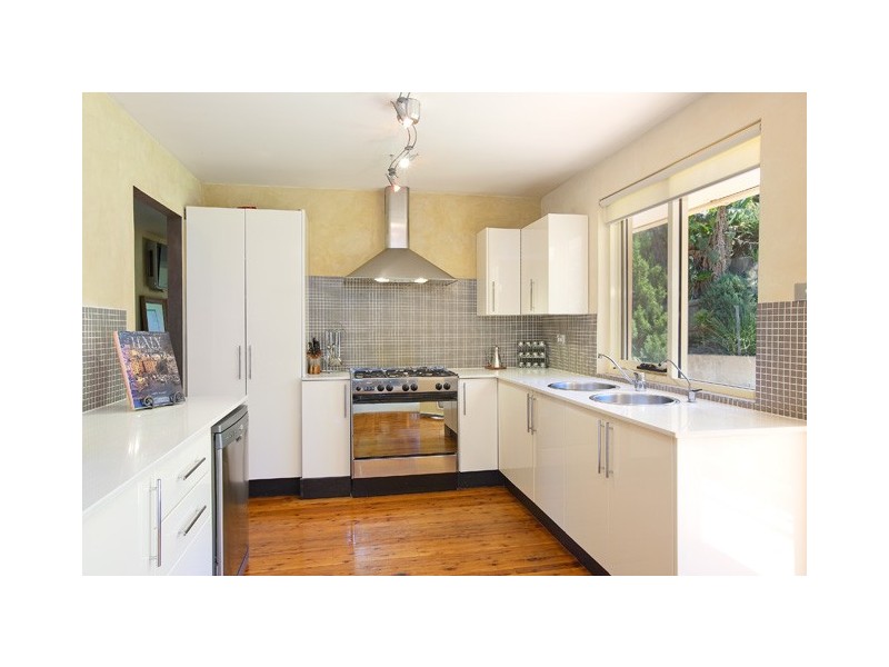 2 Harvey Street (East), Seaforth NSW 2092