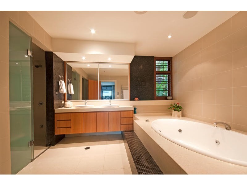 18 Peronne Avenue, Clontarf NSW 2093