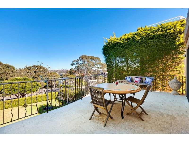 2 Alma Street (Cnr Woodland St), Clontarf NSW 2093