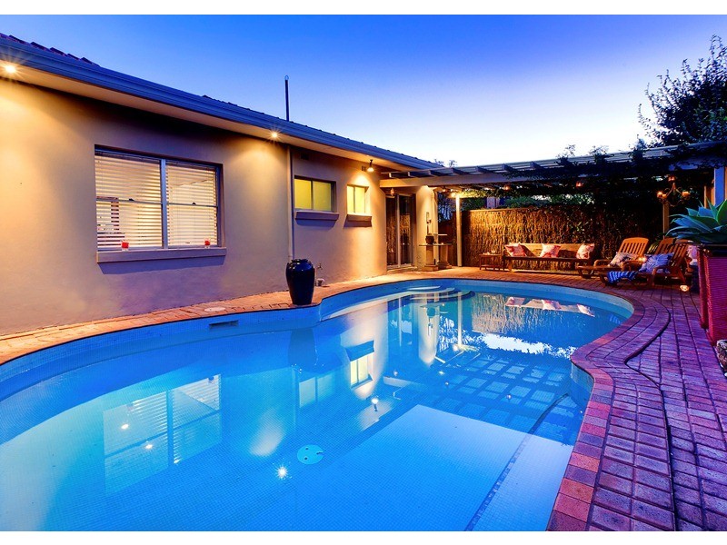 2 Alma Street (Cnr Woodland St), Clontarf NSW 2093