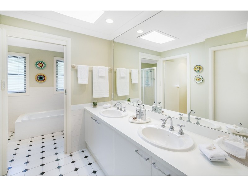 15 Kirkwood Street, Seaforth NSW 2092