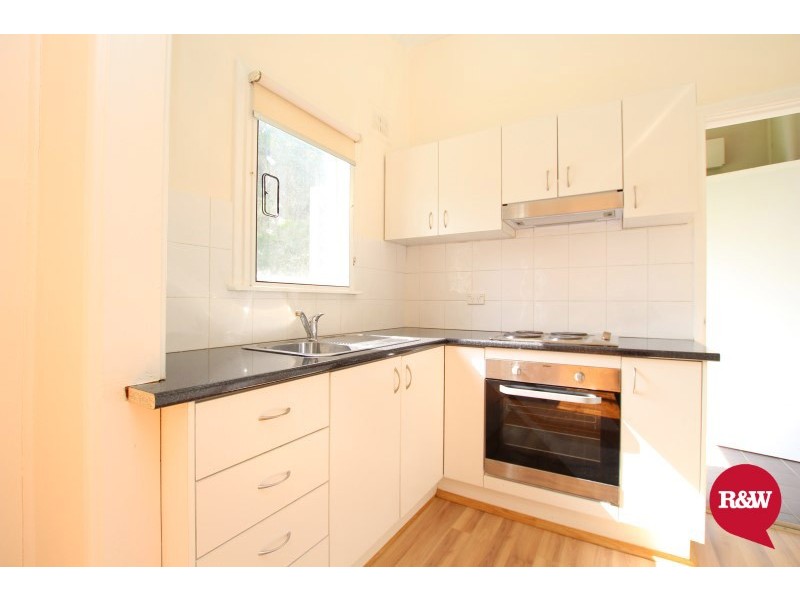 33 Lucena Avenue, Lethbridge Park NSW 2770