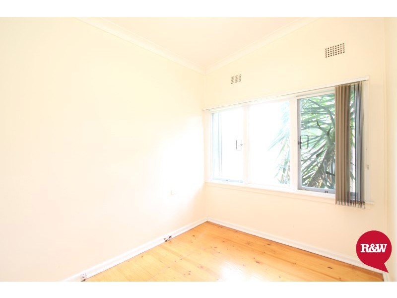 33 Lucena Avenue, Lethbridge Park NSW 2770