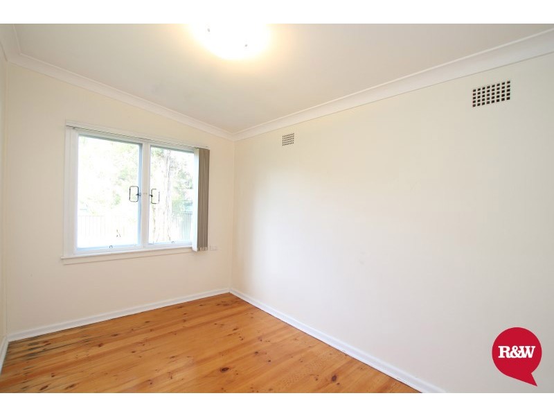33 Lucena Avenue, Lethbridge Park NSW 2770