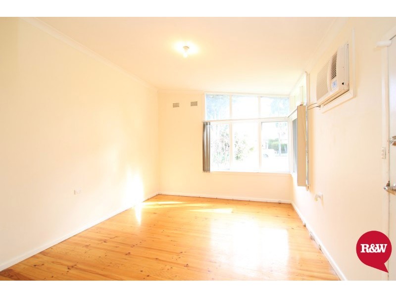 33 Lucena Avenue, Lethbridge Park NSW 2770