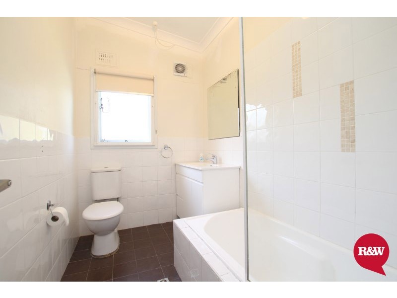 33 Lucena Avenue, Lethbridge Park NSW 2770
