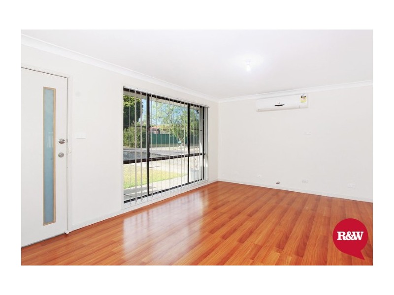 4 Macbeth Grove, St Clair NSW 2759