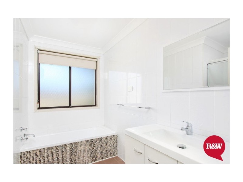 4 Macbeth Grove, St Clair NSW 2759