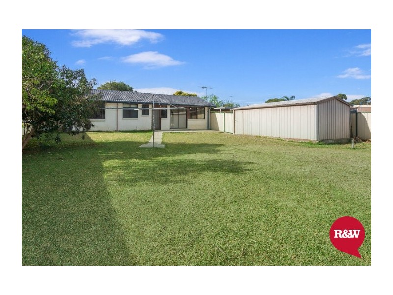 4 Macbeth Grove, St Clair NSW 2759