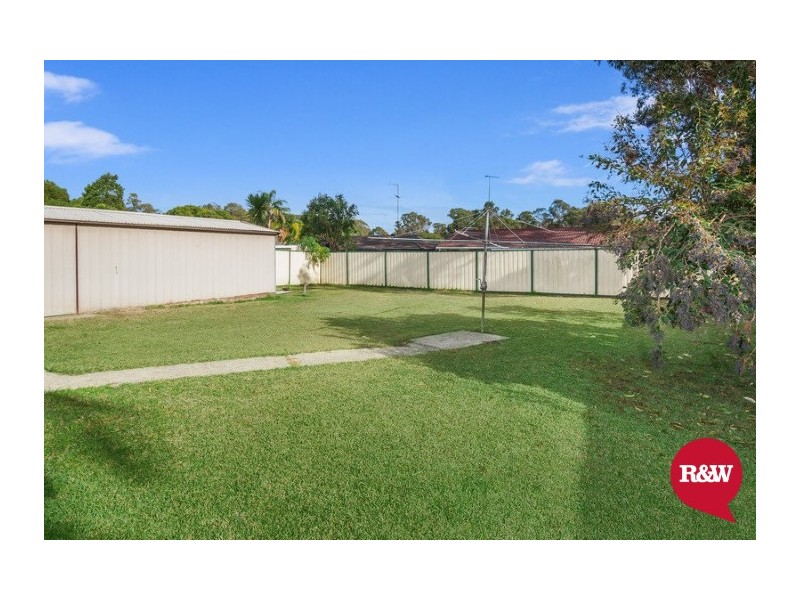 4 Macbeth Grove, St Clair NSW 2759