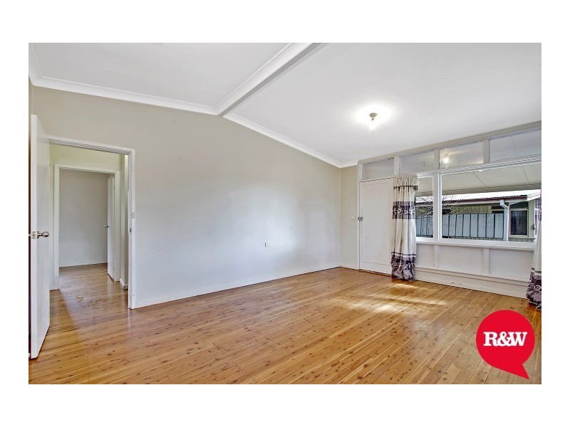 184 Woodstock Avenue, Whalan NSW 2770