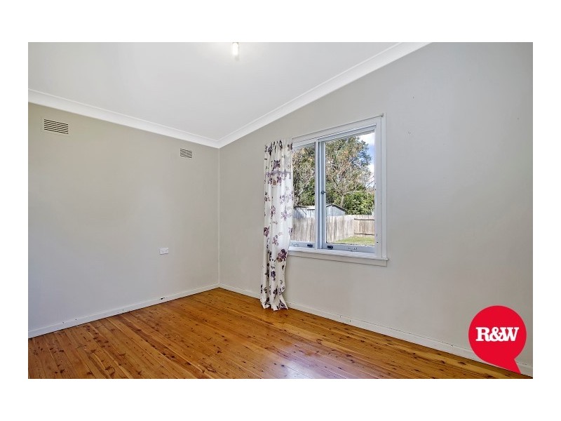 184 Woodstock Avenue, Whalan NSW 2770