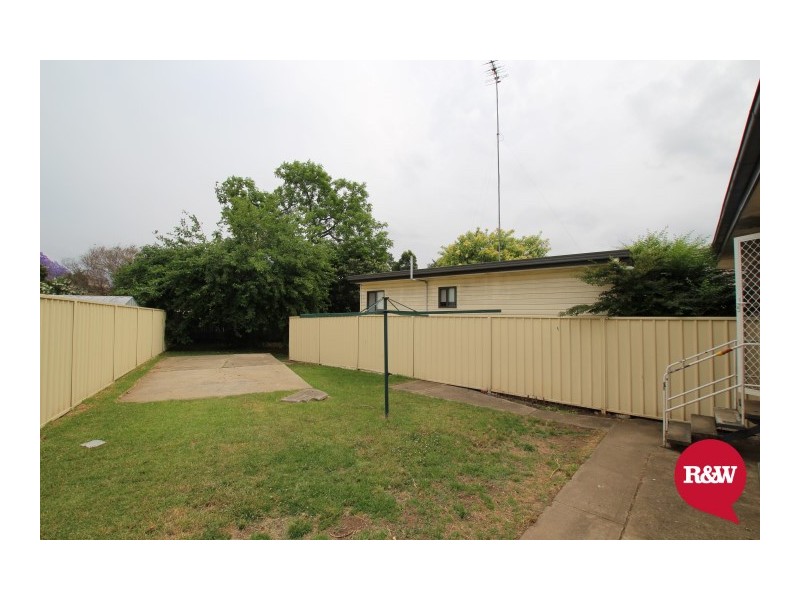 42 Kista Dan Avenue, Tregear NSW 2770