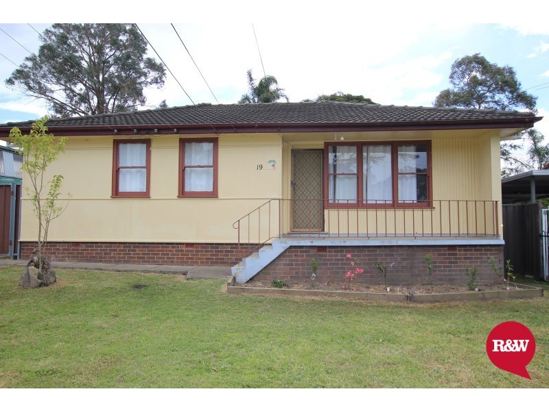 19 Leyte Avenue, Lethbridge Park NSW 2770