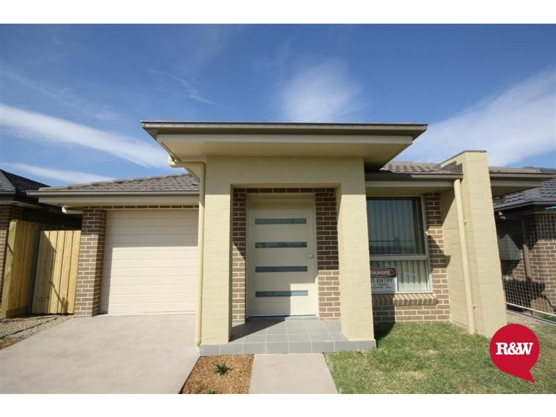 11 Grampian Avenue, Minto NSW 2566