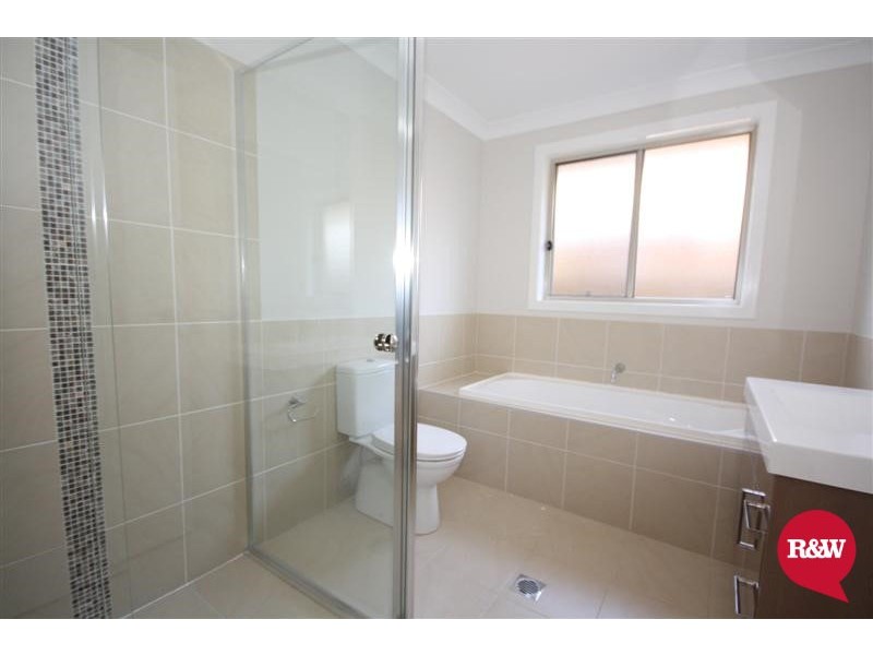 11 Grampian Avenue, Minto NSW 2566