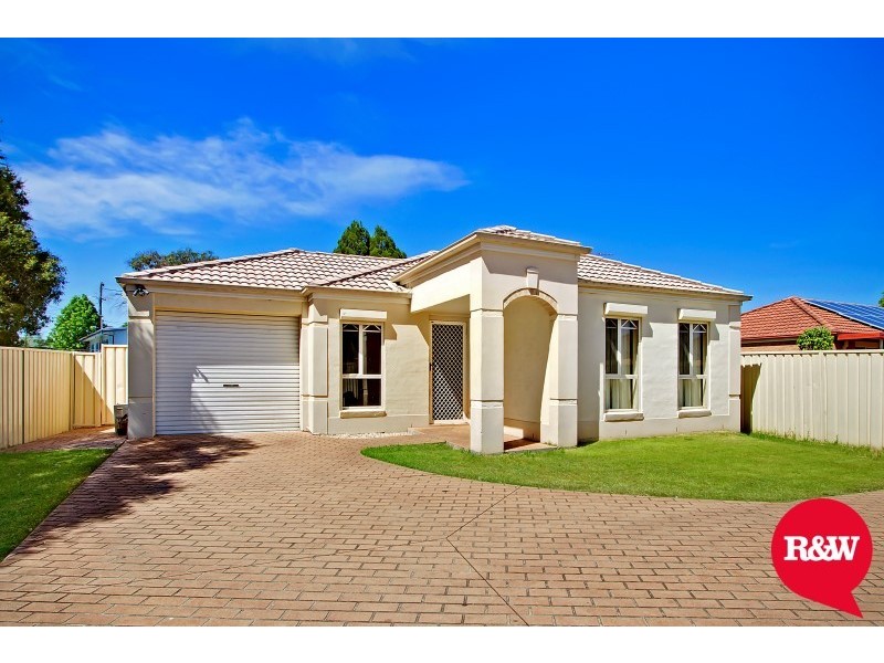 8 Bataan Place, Lethbridge Park NSW 2770