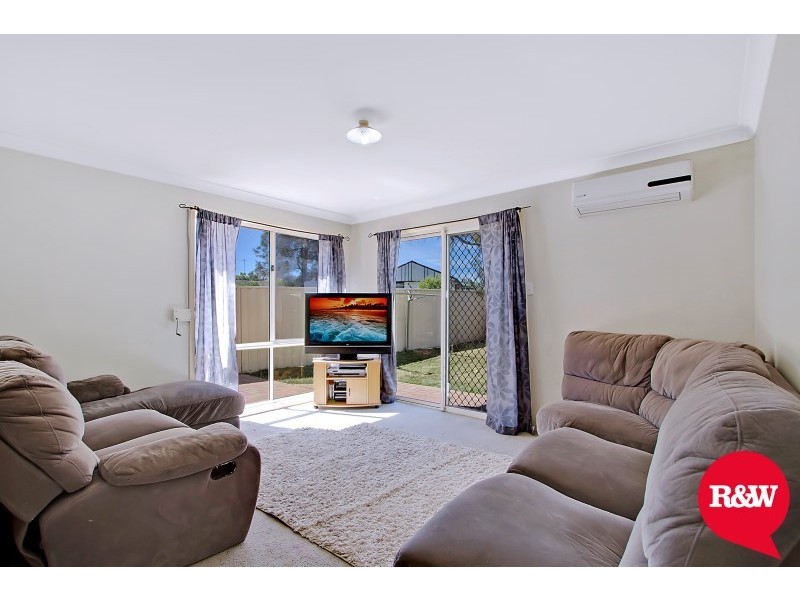 8 Bataan Place, Lethbridge Park NSW 2770