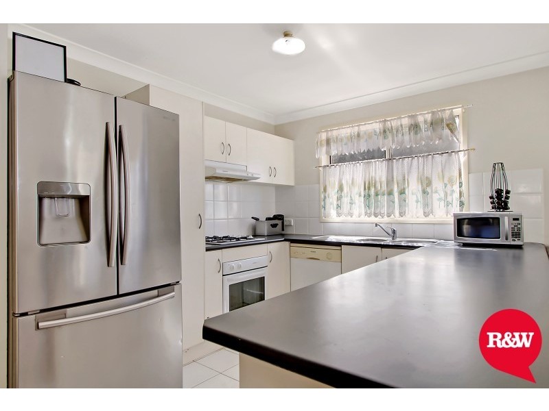 8 Bataan Place, Lethbridge Park NSW 2770