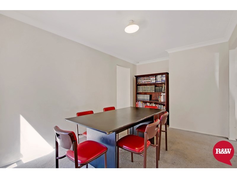 8 Bataan Place, Lethbridge Park NSW 2770