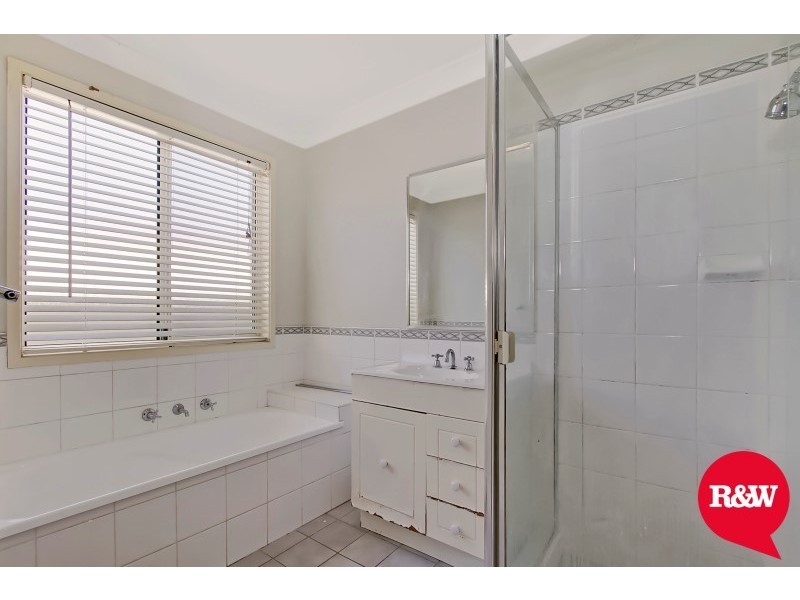 8 Bataan Place, Lethbridge Park NSW 2770