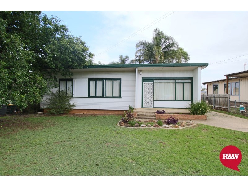 19 Wangaroa Crescent, Lethbridge Park NSW 2770