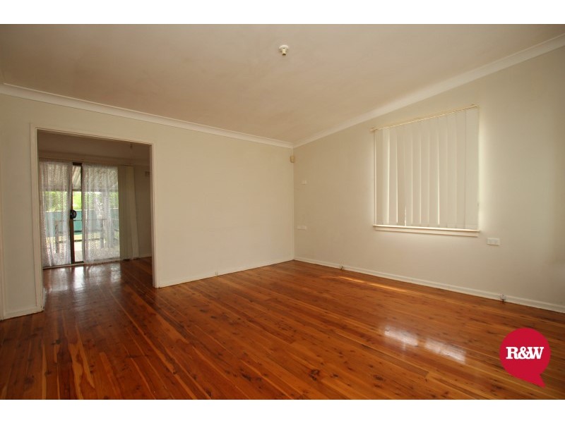 19 Wangaroa Crescent, Lethbridge Park NSW 2770