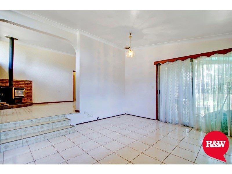 17 Mindanao Avenue, Lethbridge Park NSW 2770