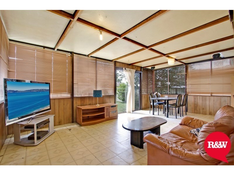 17 Mindanao Avenue, Lethbridge Park NSW 2770