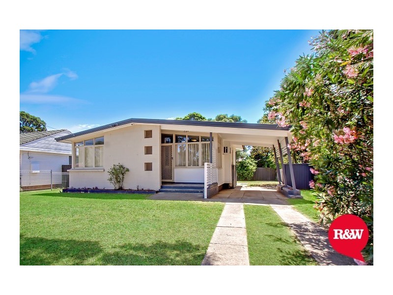 13 Manila Road, Lethbridge Park NSW 2770