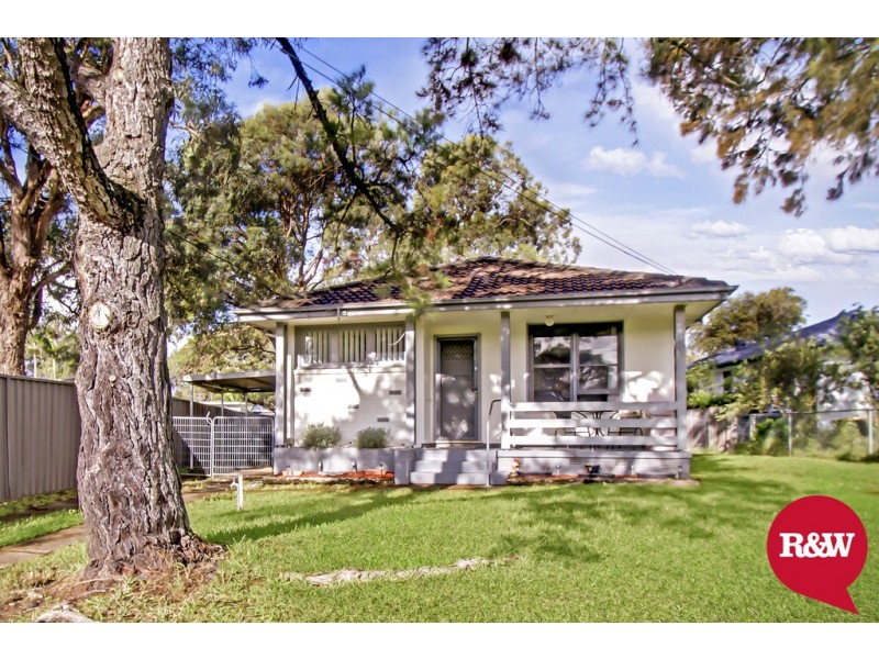 3 Tonga Place, Lethbridge Park NSW 2770