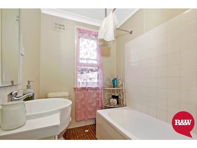 3 Tonga Place, Lethbridge Park NSW 2770