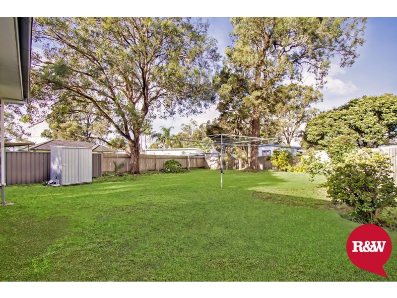 3 Tonga Place, Lethbridge Park NSW 2770
