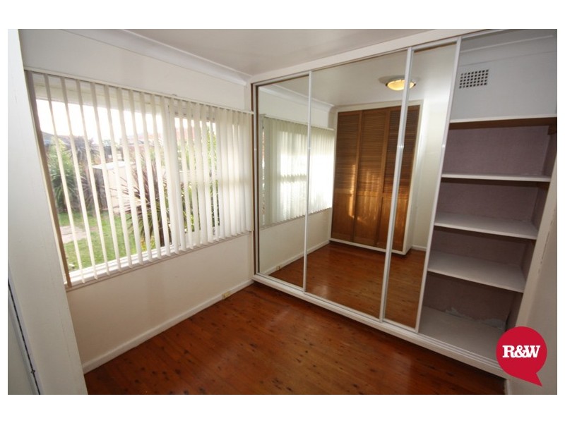 4 Tripoli Road, Fairfield West NSW 2165