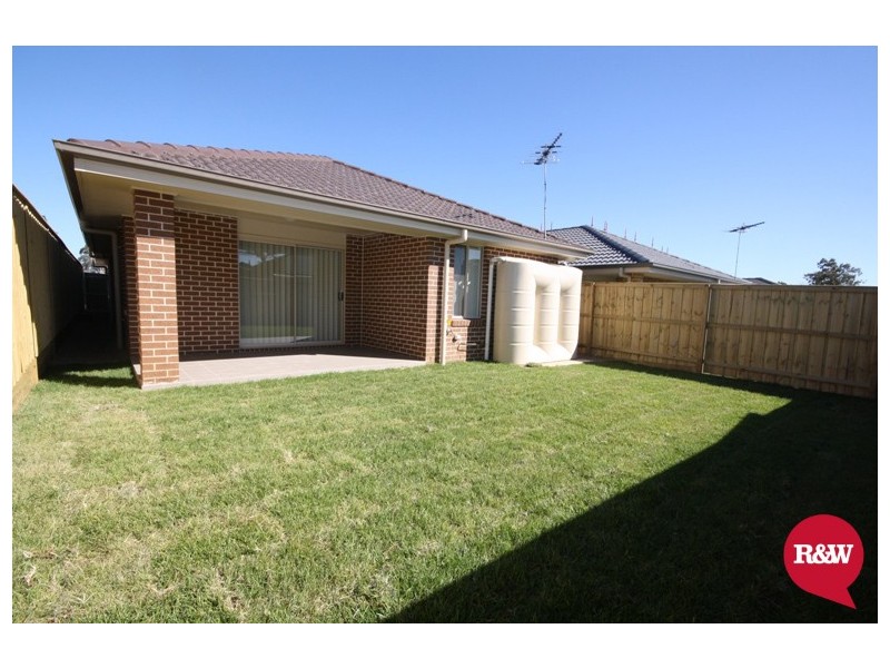 6 Twynam Place, Minto NSW 2566