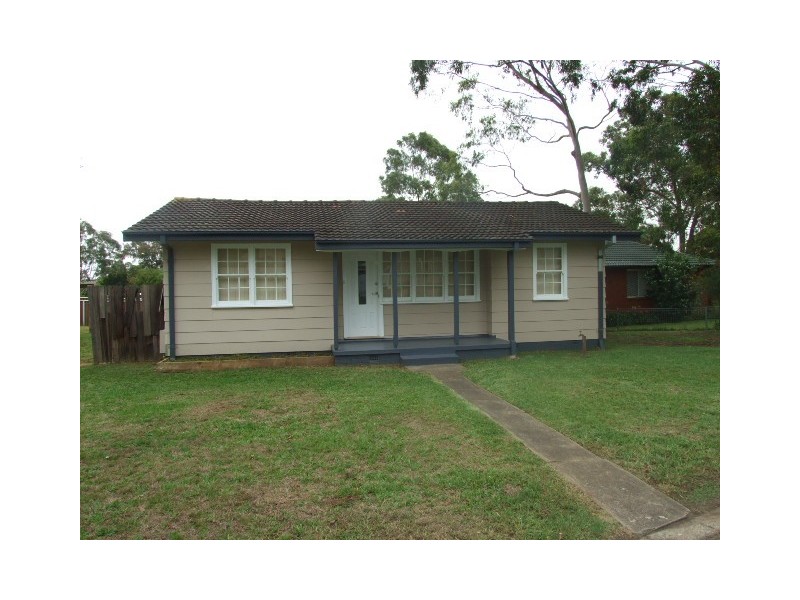 12 DAMPIER PLACE, Whalan NSW 2770