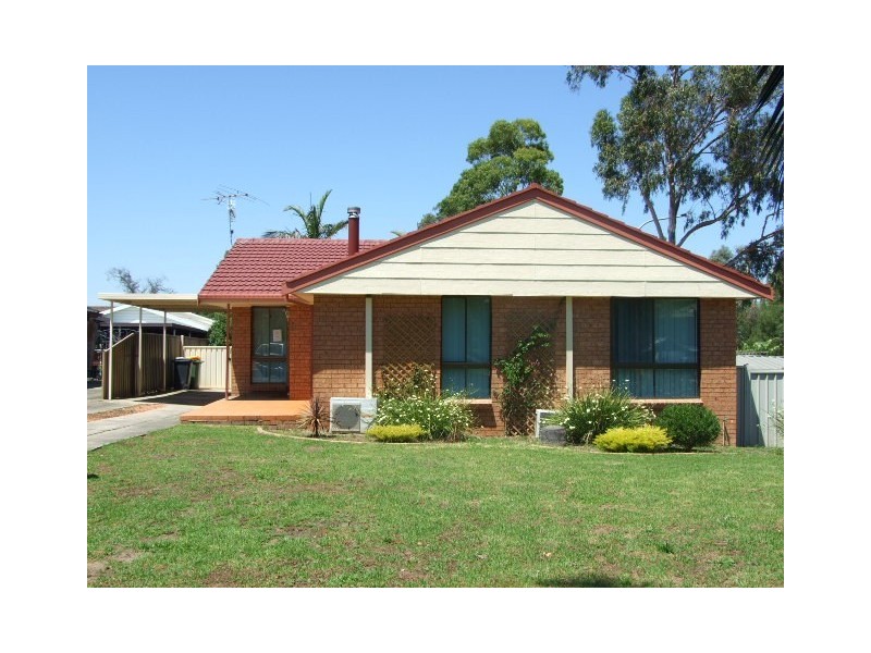 9 Cadell Glen, St Clair NSW 2759