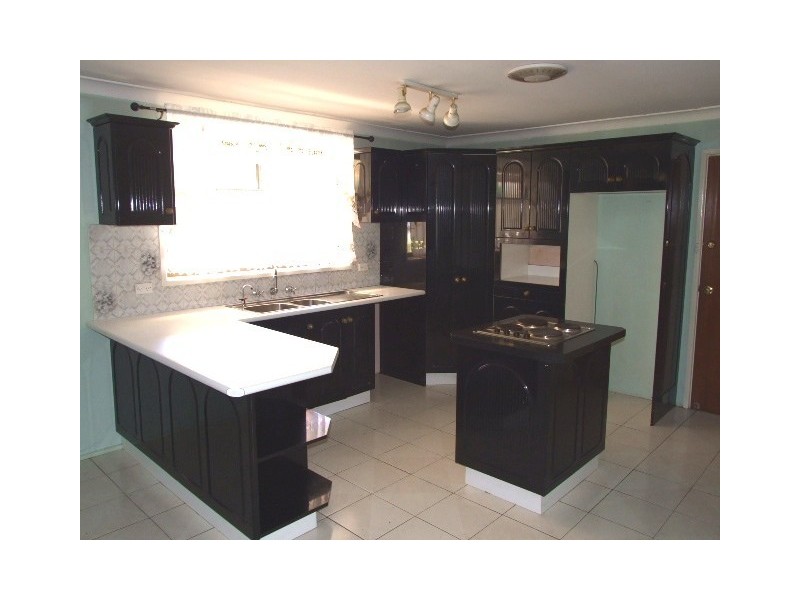 9 Cadell Glen, St Clair NSW 2759