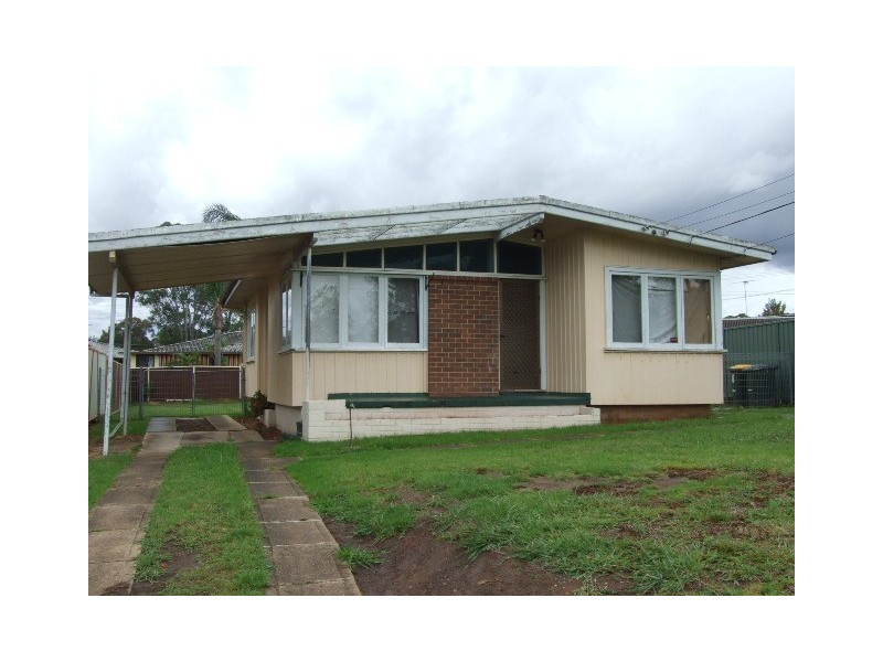 8 Hales Place, Blackett NSW 2770