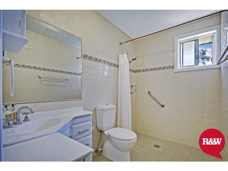 10 Lucena Crescent, Lethbridge Park NSW 2770