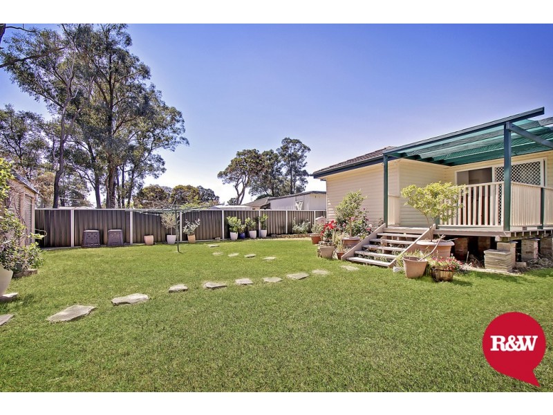 10 Lucena Crescent, Lethbridge Park NSW 2770