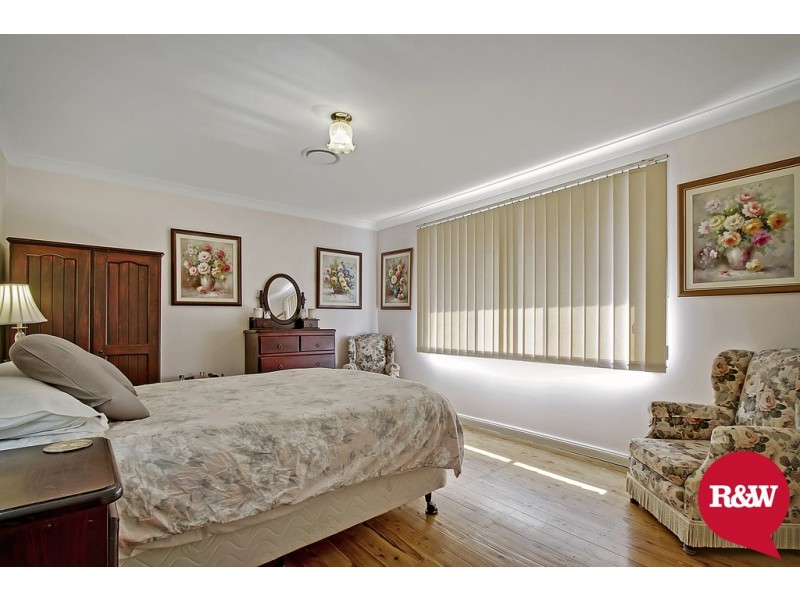 10 Lucena Crescent, Lethbridge Park NSW 2770