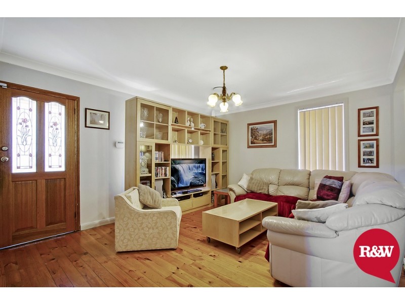 10 Lucena Crescent, Lethbridge Park NSW 2770